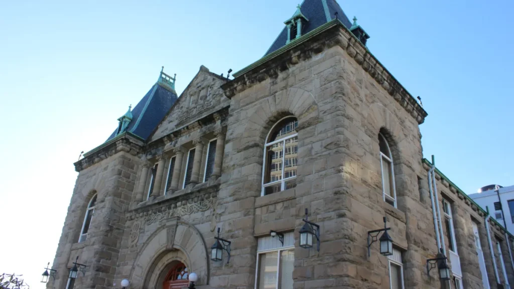 Nanaimo Woman Faces Fraud and Theft Charges Over $5,000